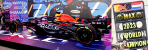 RED BULL RB19 N°1 Oracle Red Bull Racing 2ème Sprint Race GP Qatar 2023 Max Verstappen - Champion du monde + Pit Board