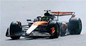 MCLAREN MCL39 N°4 McLaren Formula 1 Team Vainqueur GP Grande-Bretagne 2025 Lando Norris + Pit board