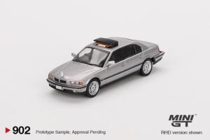 BMW 750 IL (E39) Tomorrow Never Dies/Demain Ne Meurt Jamais packaging version anglaise 1997 1/64