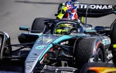 MERCEDES-AMG W15 E Performance N°44 Vainqueur GP Angleterre 2024 Lewis Hamilton (avec drapeau anglais) 1/18