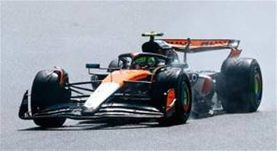 MCLAREN MCL39 N°4 McLaren Formula 1 Team Vainqueur GP Grande-Bretagne 2025 Lando Norris + Pit board