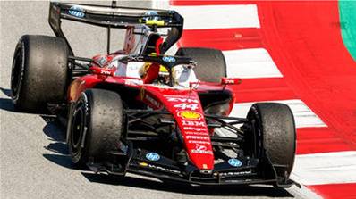 FERRARI Scuderia HP SF-26 N°44 Vainqueur GP Catalogne 2026 Lewis Hamilton (avec main levée)